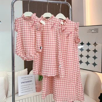 Одинаковая одежда для семьи в розовую клетку, одинаковое платье без рукавов для мамы и Дочки, одинаковые платья для маленьких девочек, летние рубашки для папы и сына